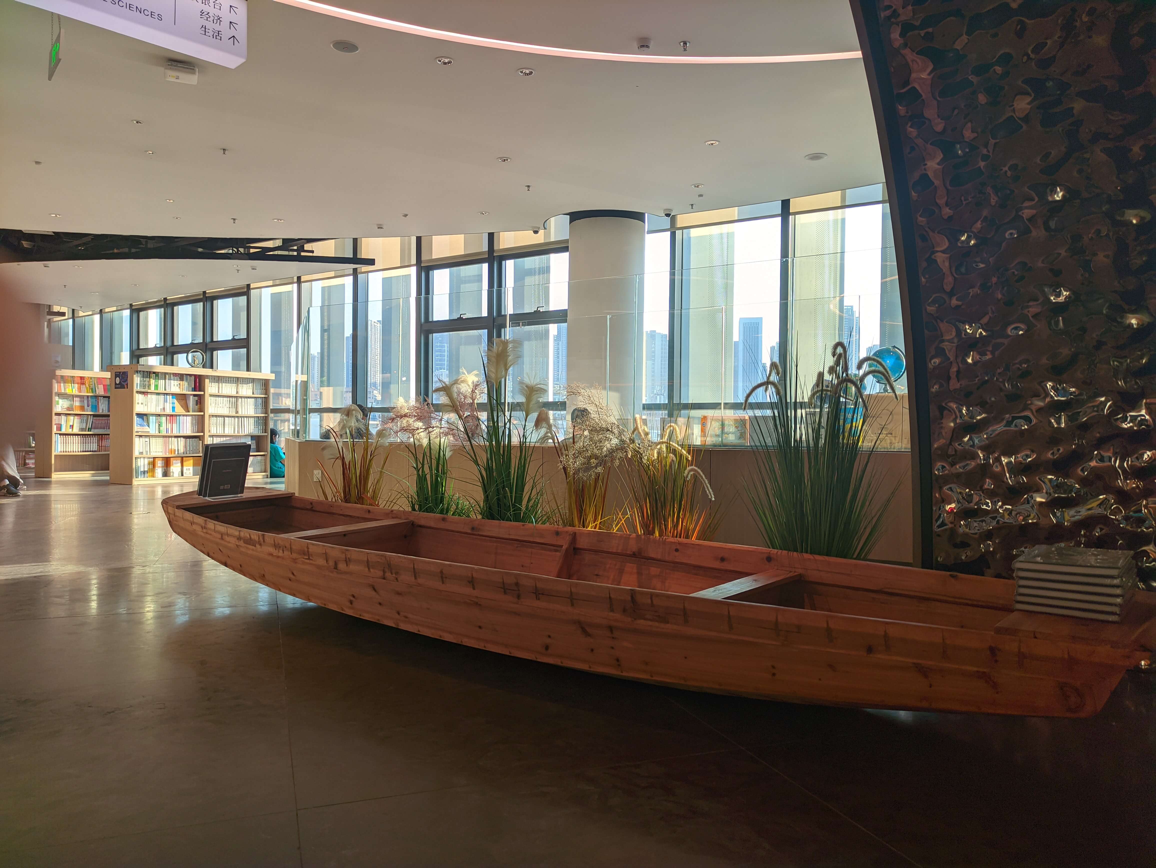 21年8月17号的深圳龙华书城