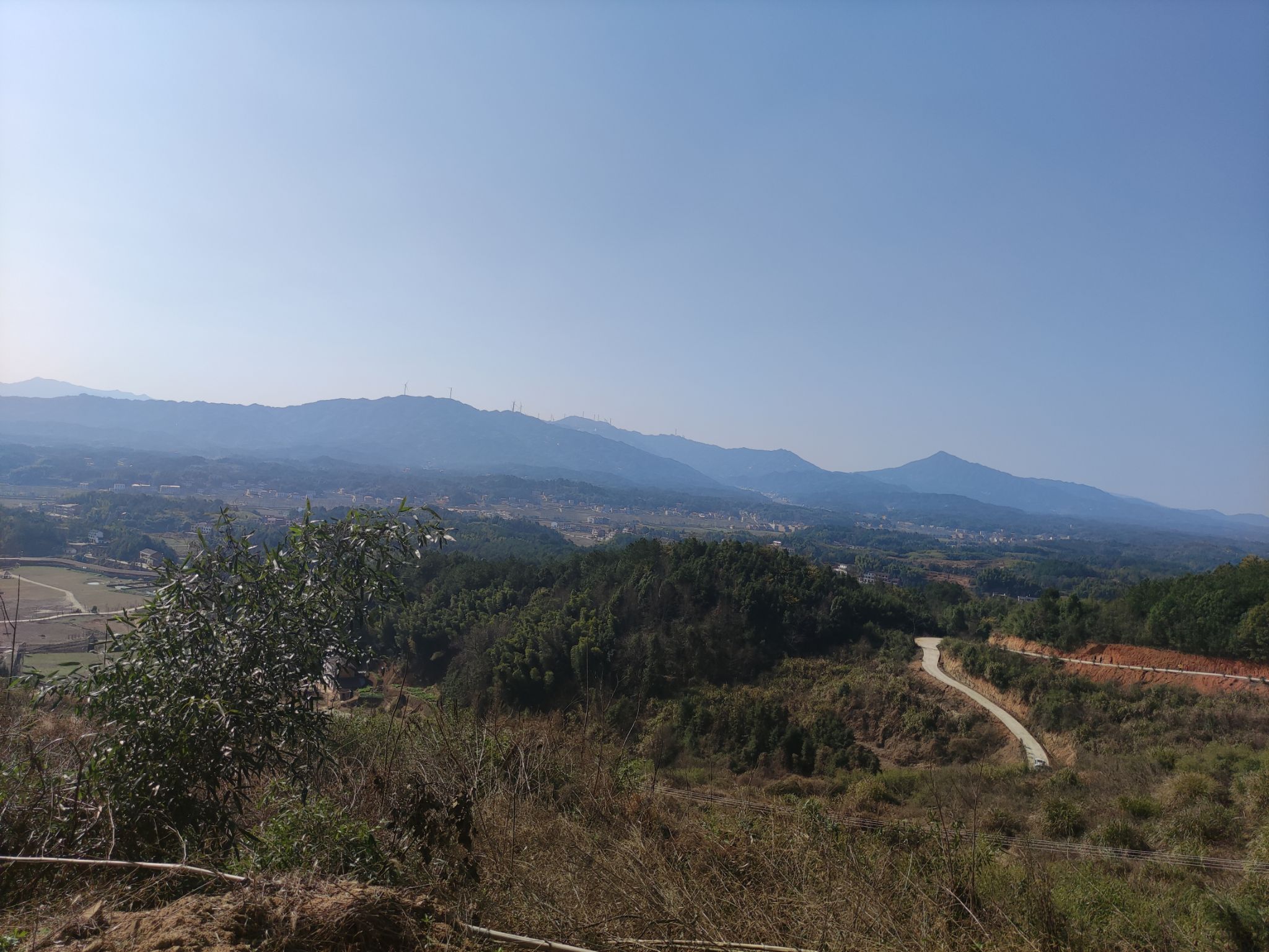 白米寺的下蜿蜒的小路