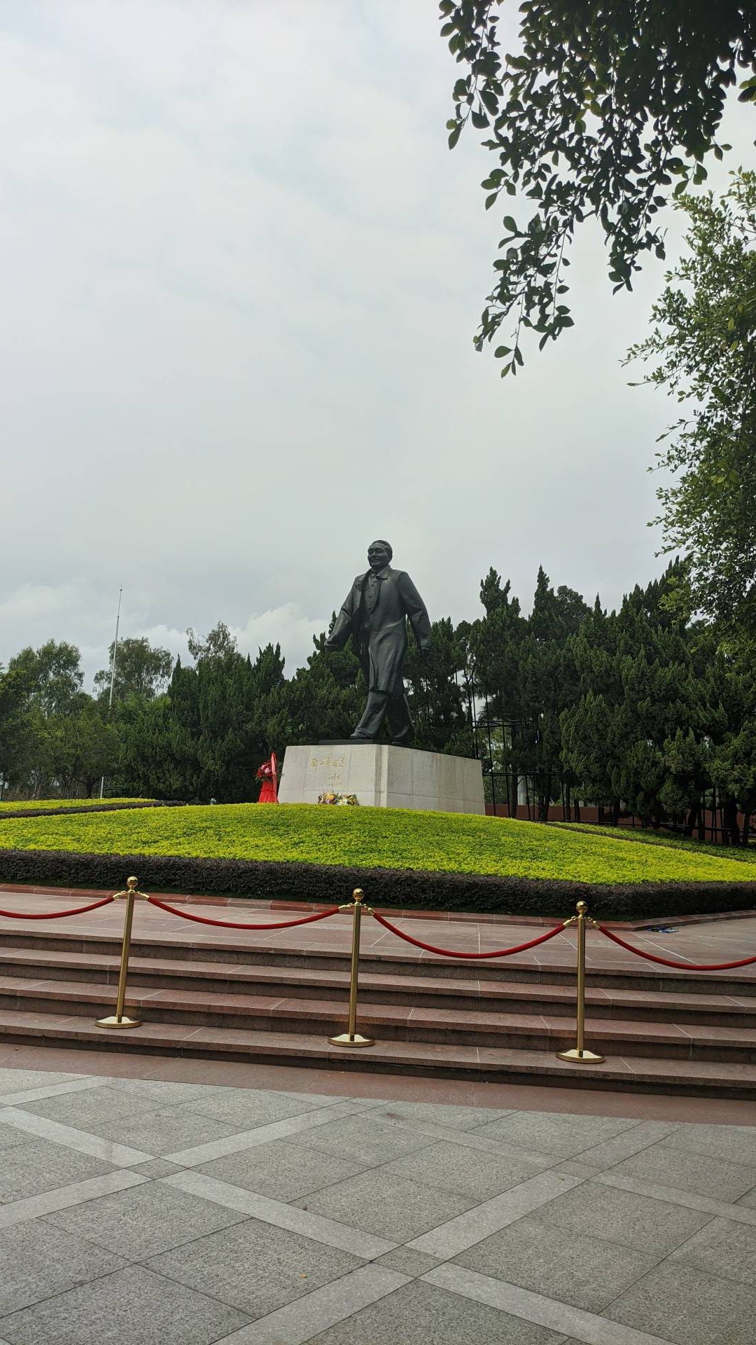 邓小平的雕像，中国经济的引路人